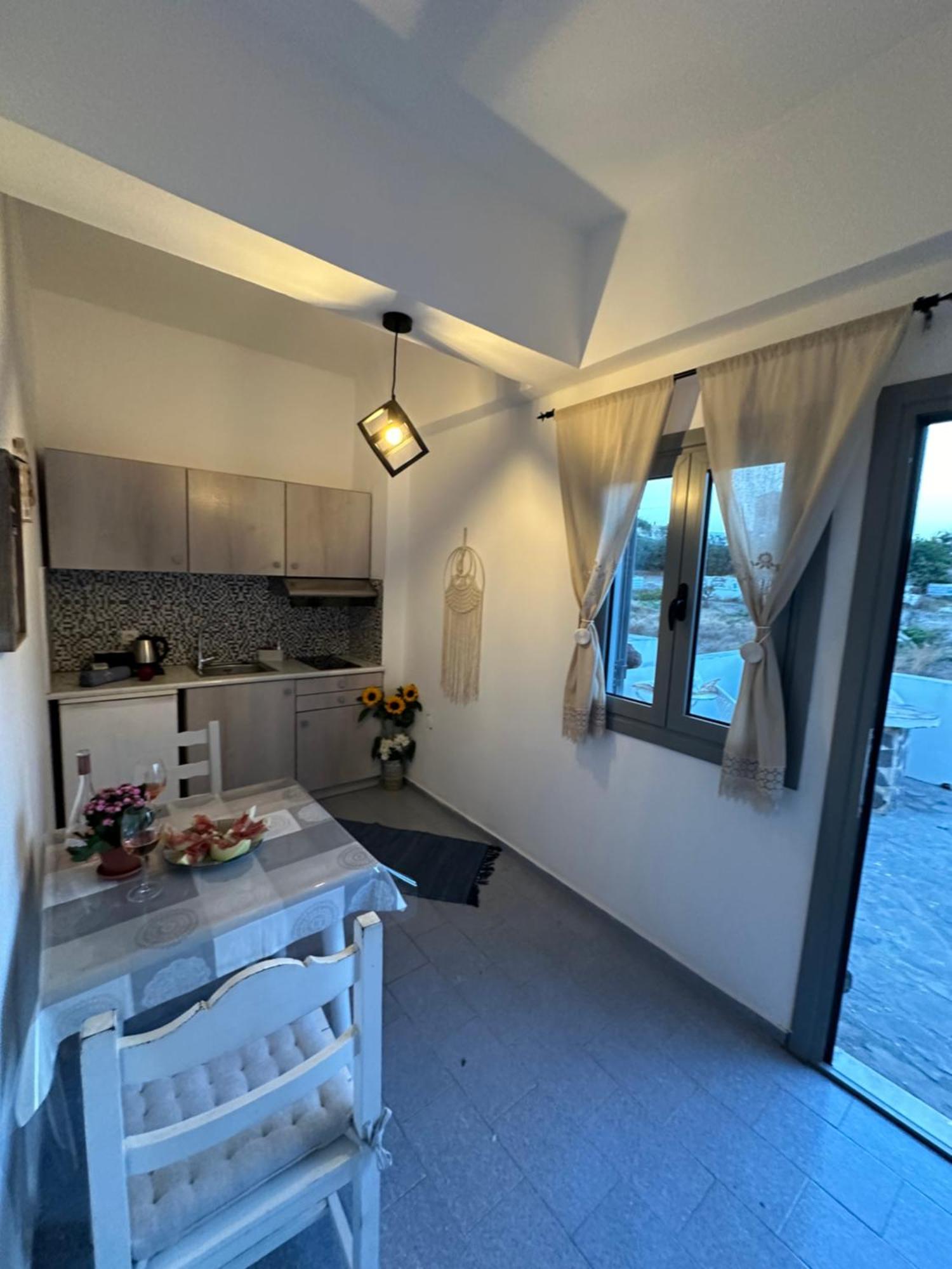 Nicole Rooms Santorini Vóthon المظهر الخارجي الصورة